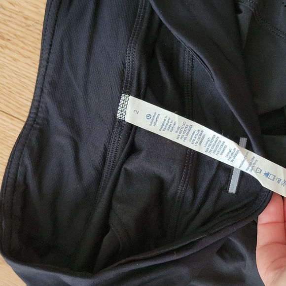 Lulu lemon shorts brand new - Picture 4 of 4